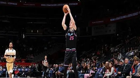 3月19日NBA常规赛：雄鹿对阵勇士 惊艳瞬间